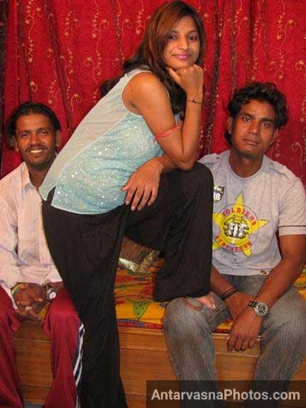 https://pub-5fcdf72a54cd4edbb03ec3edaa415a42.r2.dev/nakedleaks/youthful_randi_delighting_in_large_bosoms/0.jpg
